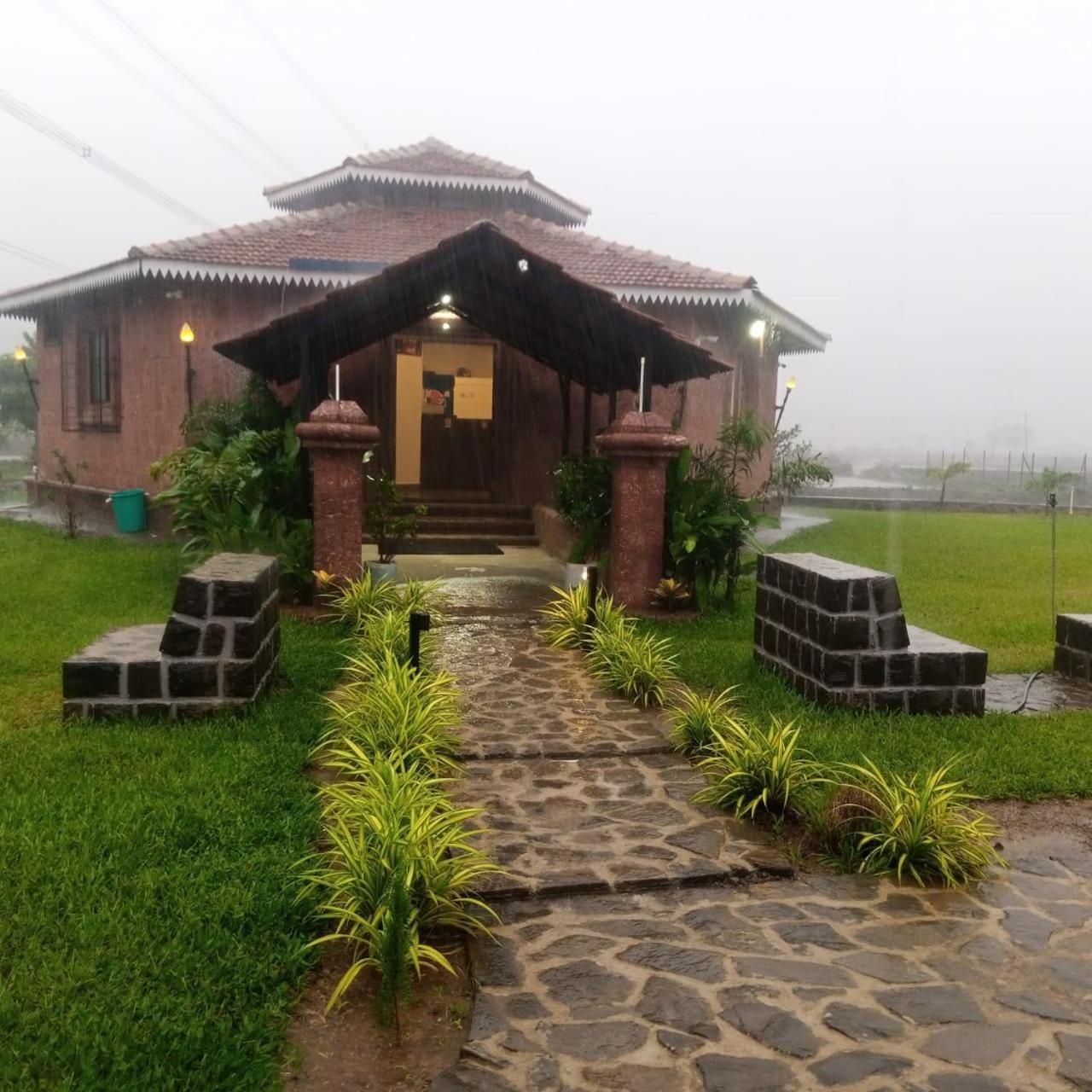 Umbartha Resort Naneghat Ghātghar Exterior foto